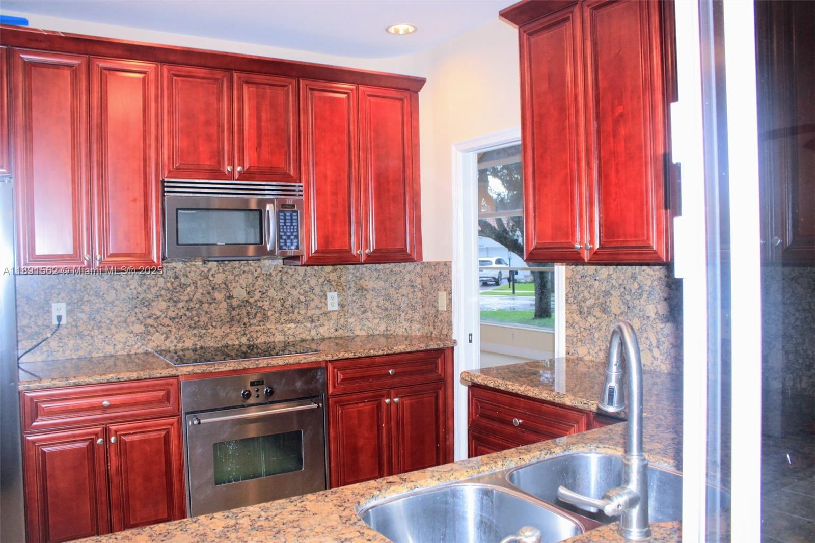 EMBASSY LAKES PHASE II - Residential Lease