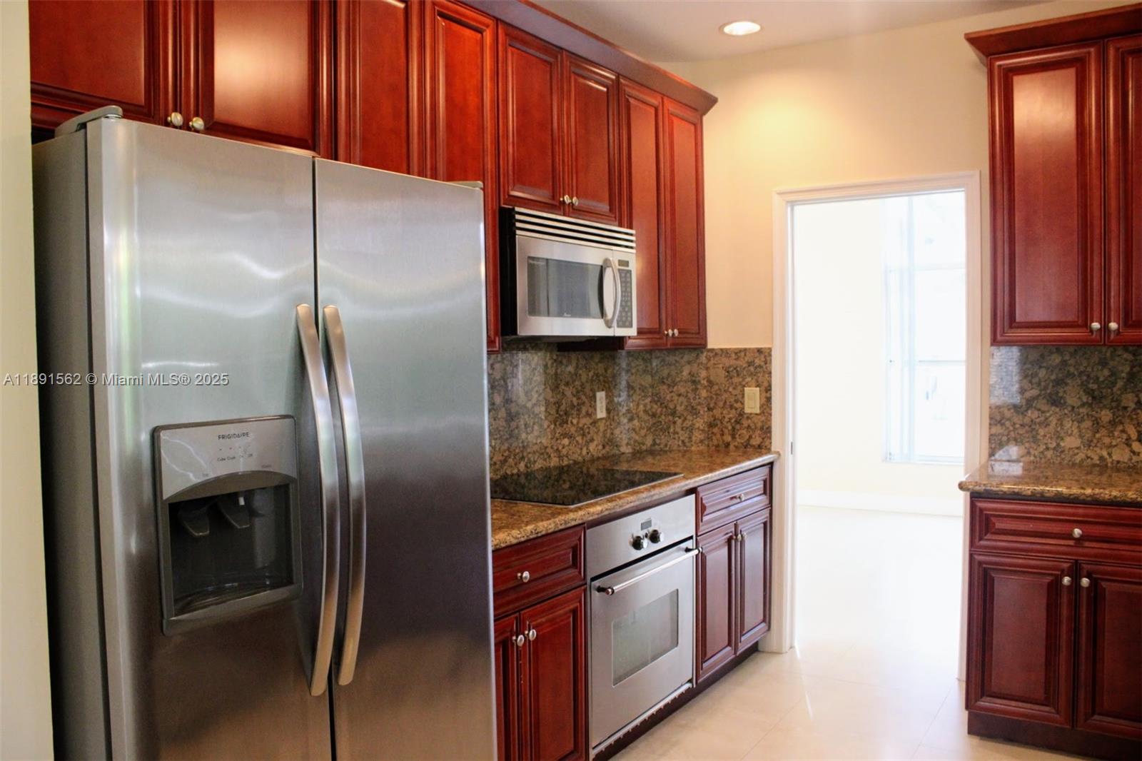 EMBASSY LAKES PHASE II - Residential Lease