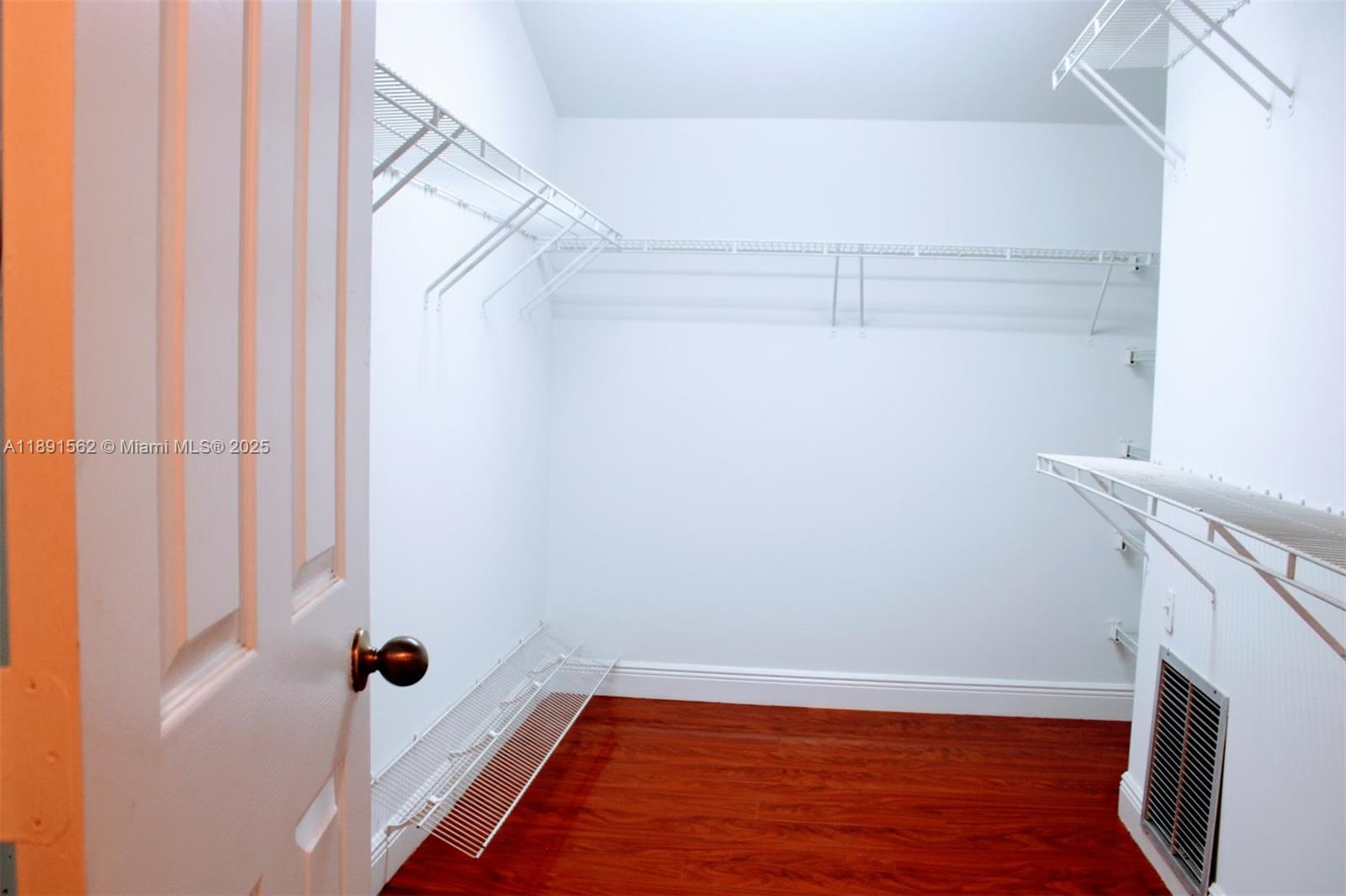 EMBASSY LAKES PHASE II - Residential Lease