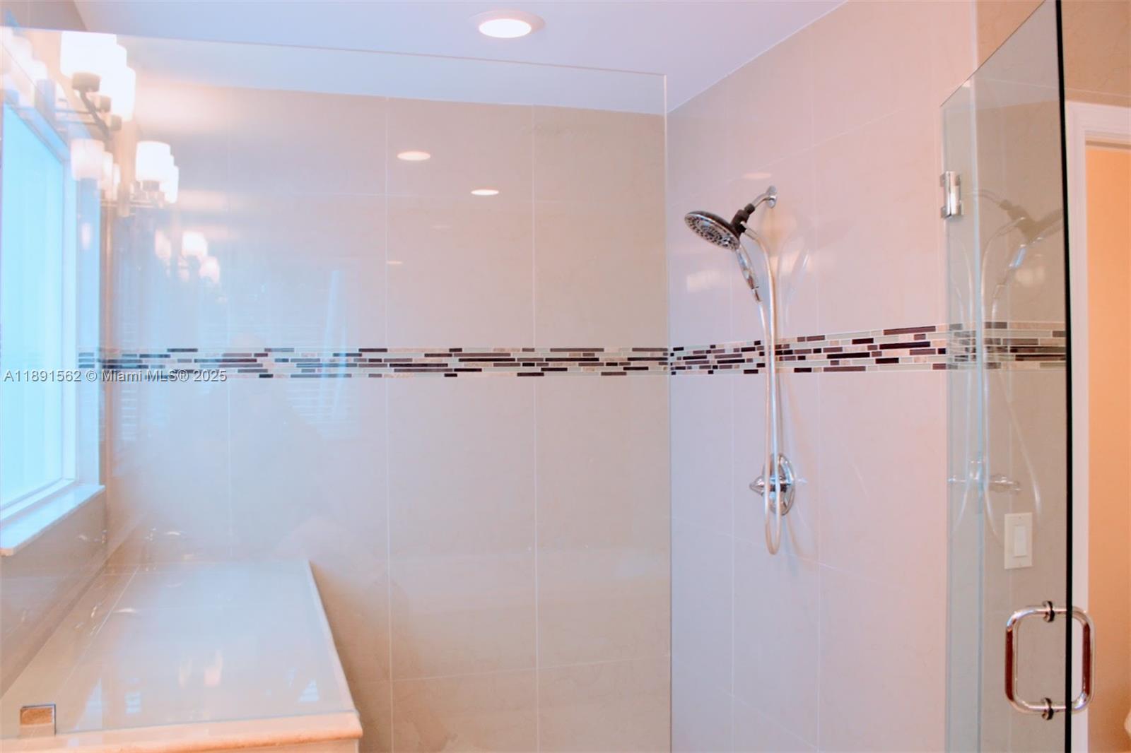 EMBASSY LAKES PHASE II - Residential Lease