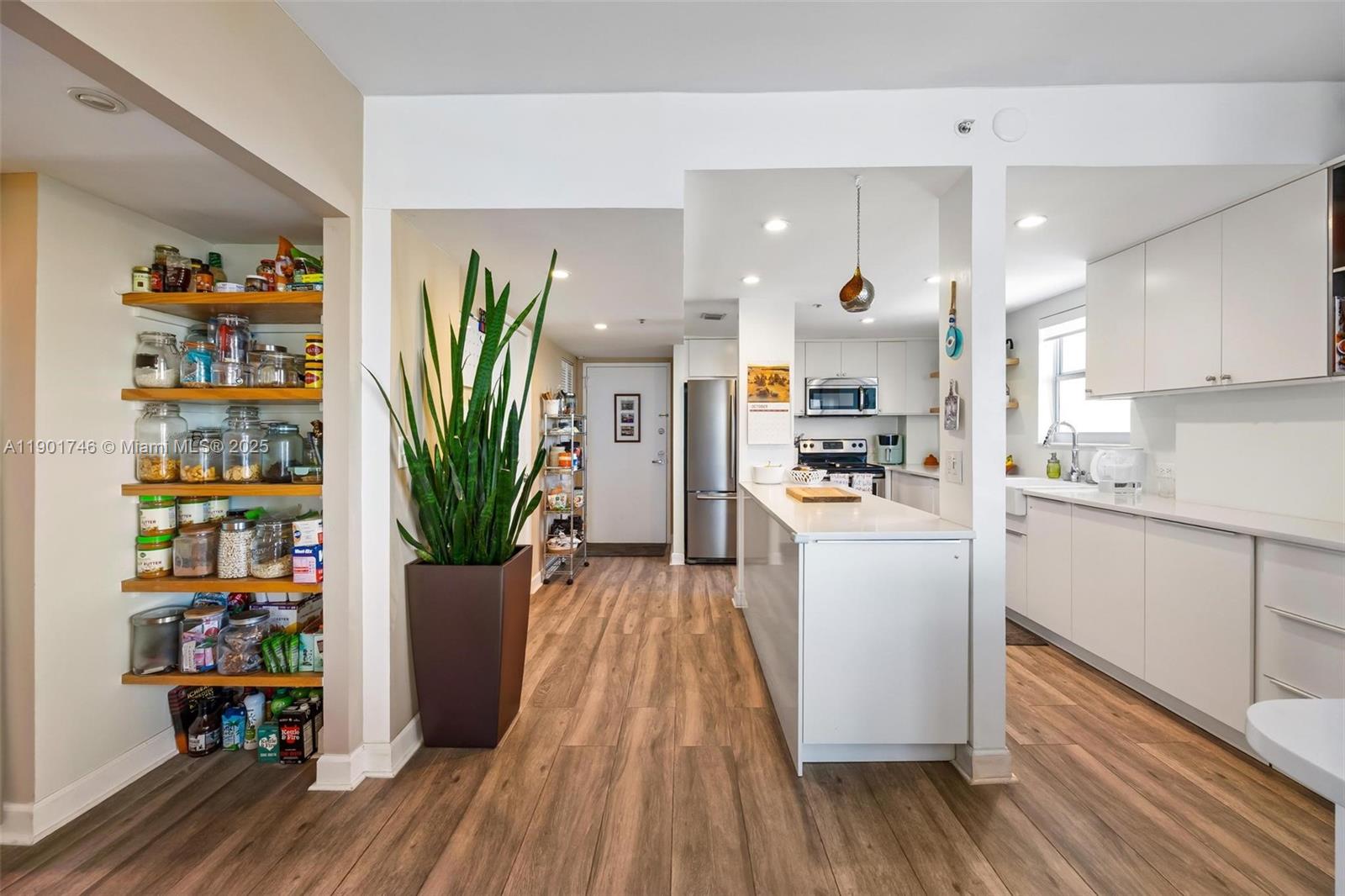 CLEARVIEW TOWERS CONDO - Residential