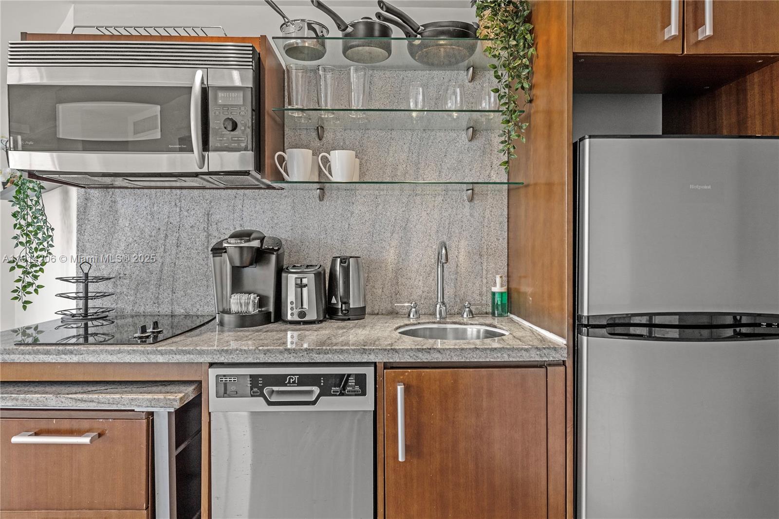 THE STRAND ON OCEAN DRIVE - Residential