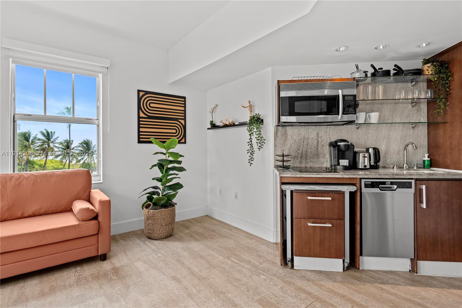 THE STRAND ON OCEAN DRIVE - Residential