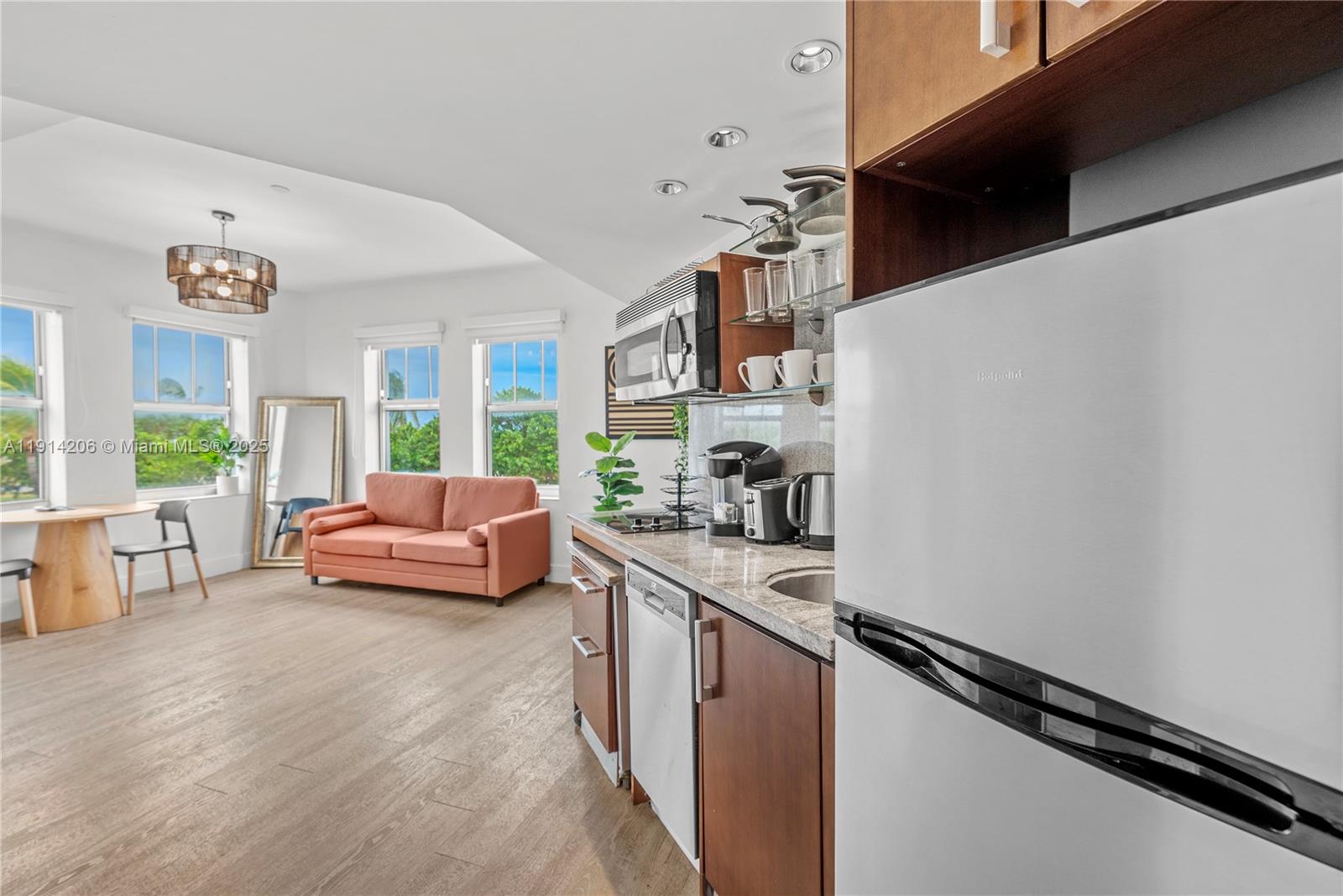 THE STRAND ON OCEAN DRIVE - Residential