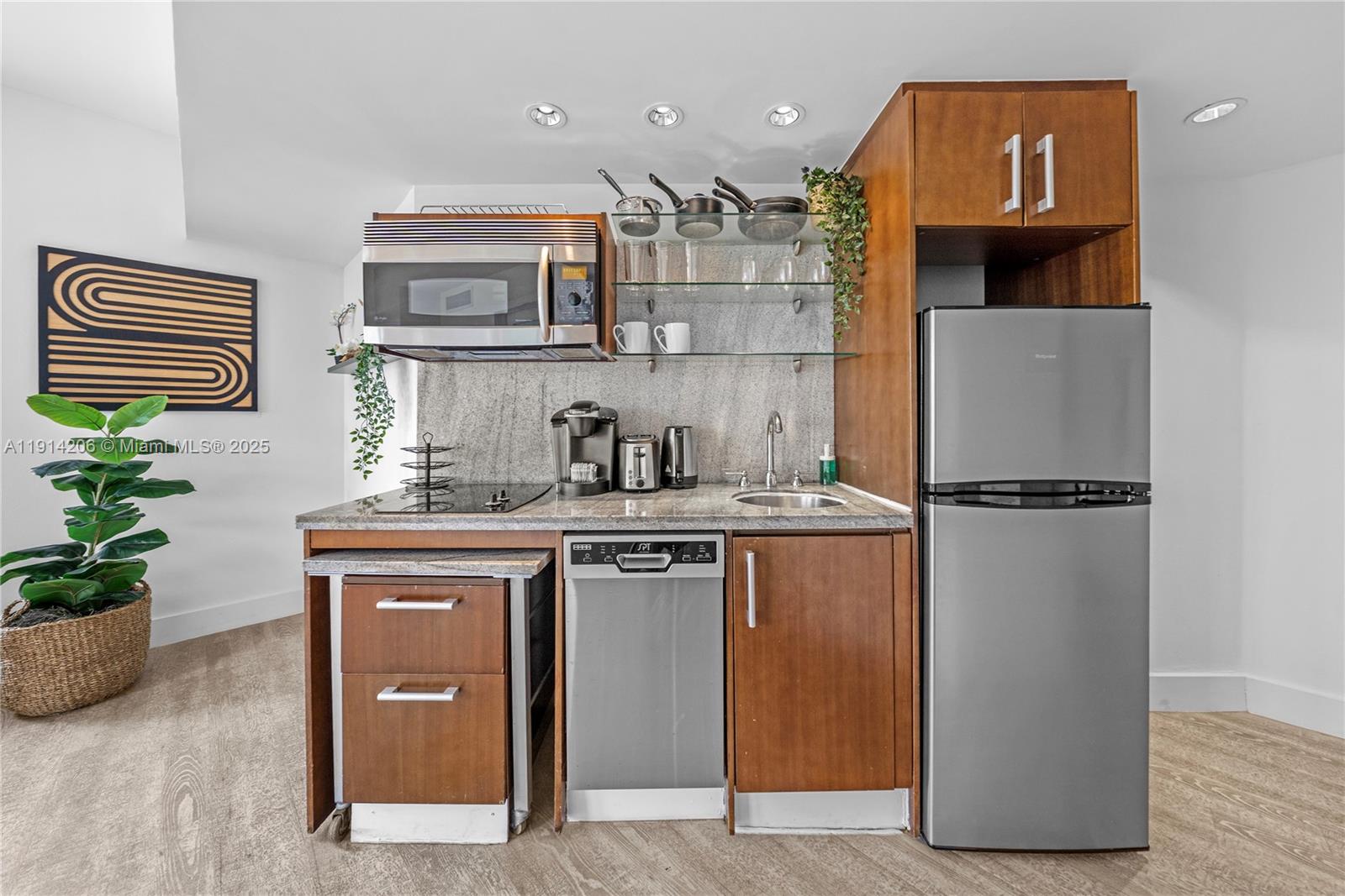 THE STRAND ON OCEAN DRIVE - Residential