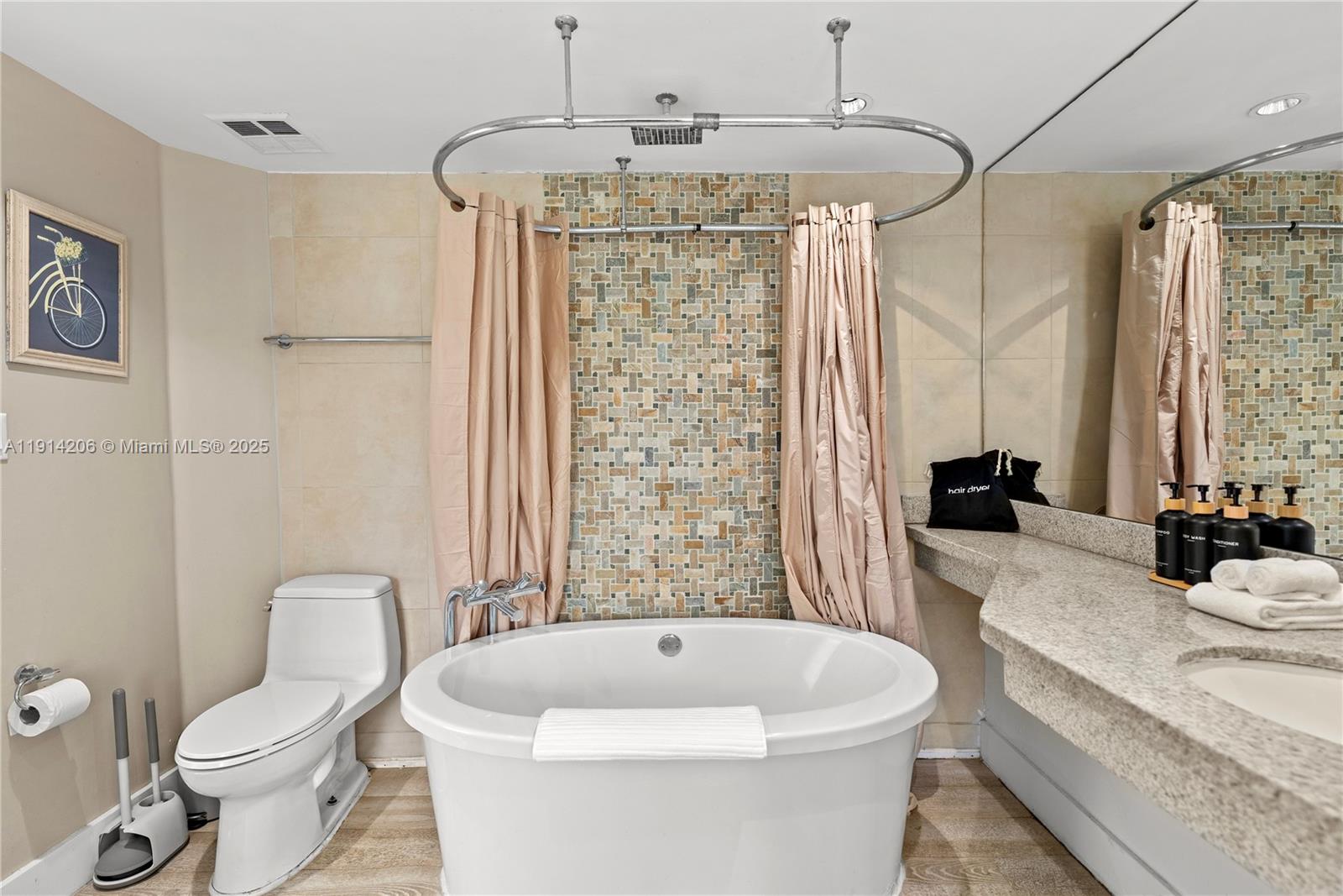 THE STRAND ON OCEAN DRIVE - Residential