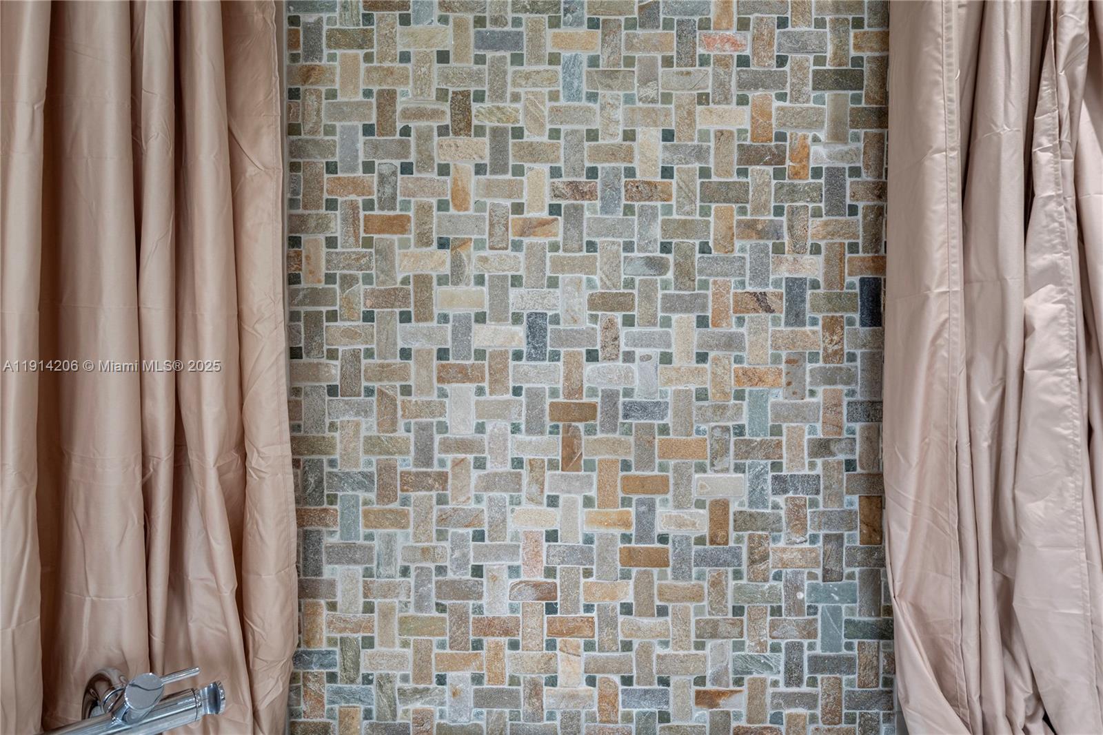 THE STRAND ON OCEAN DRIVE - Residential