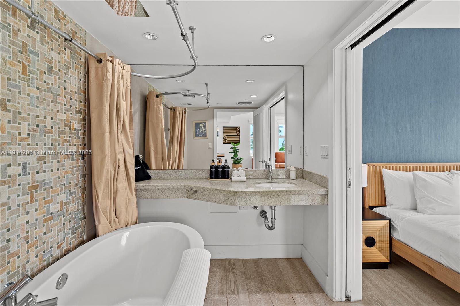 THE STRAND ON OCEAN DRIVE - Residential