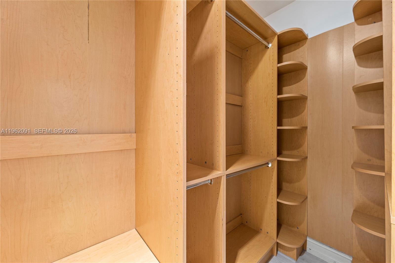 ENCHANTED LAKE - Residential