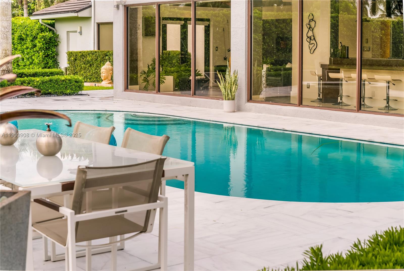 MYSTIQUE - Residential Lease