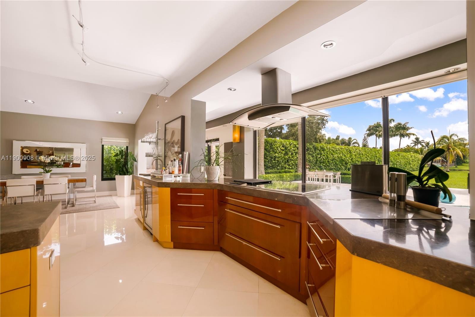 MYSTIQUE - Residential Lease