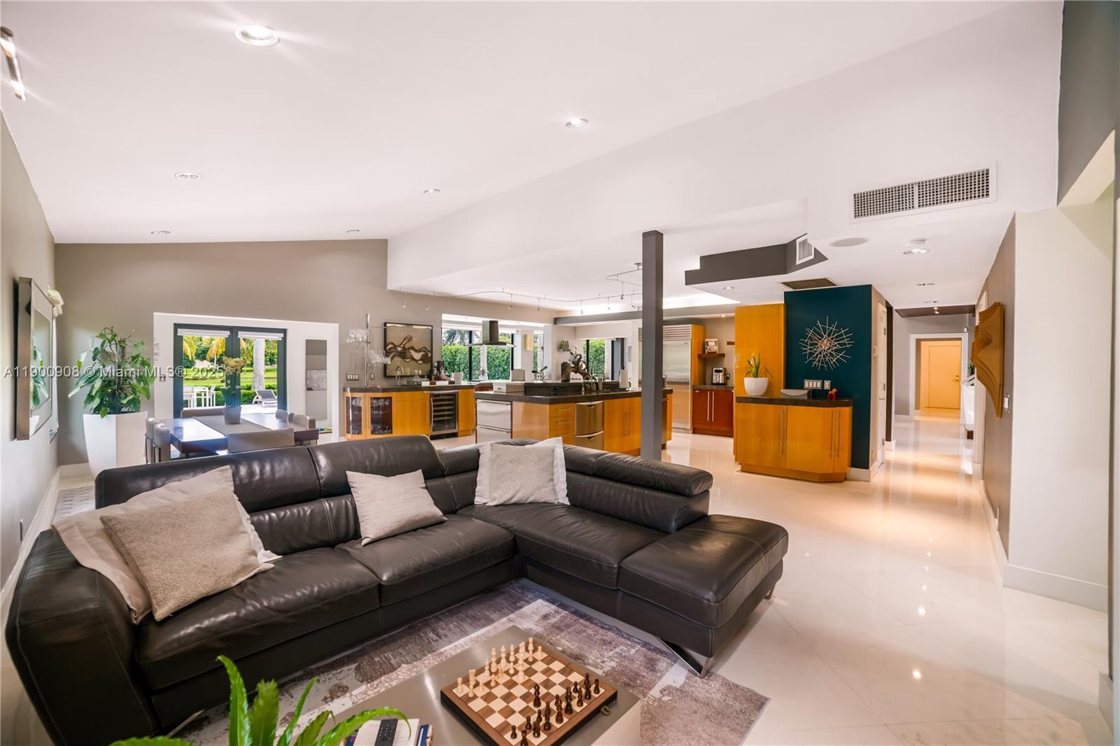 MYSTIQUE - Residential Lease