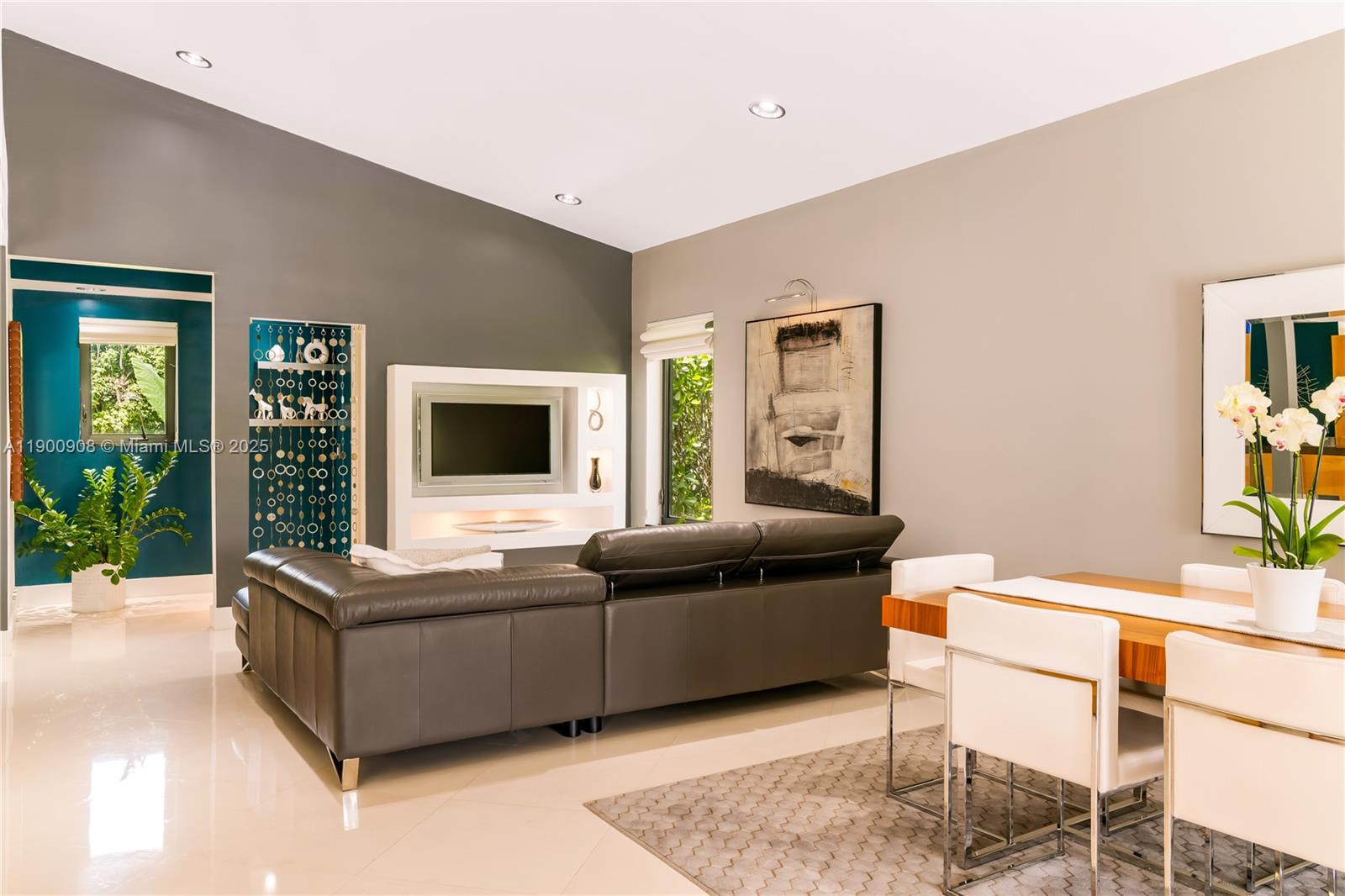 MYSTIQUE - Residential Lease