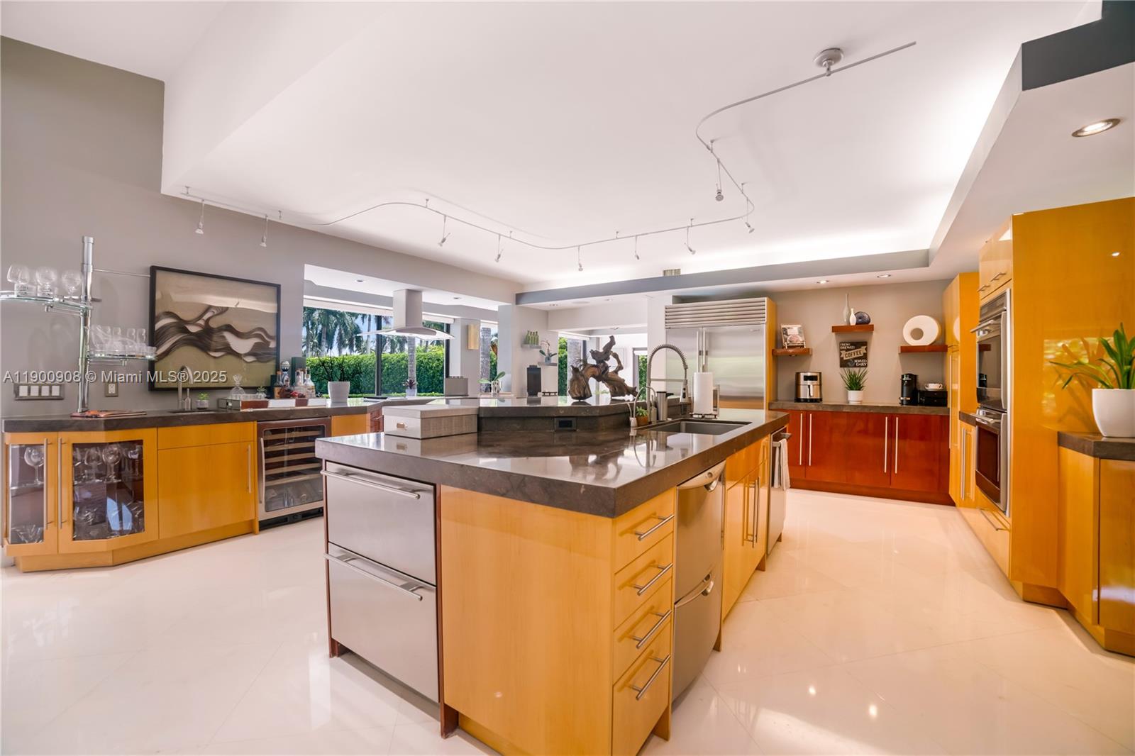 MYSTIQUE - Residential Lease