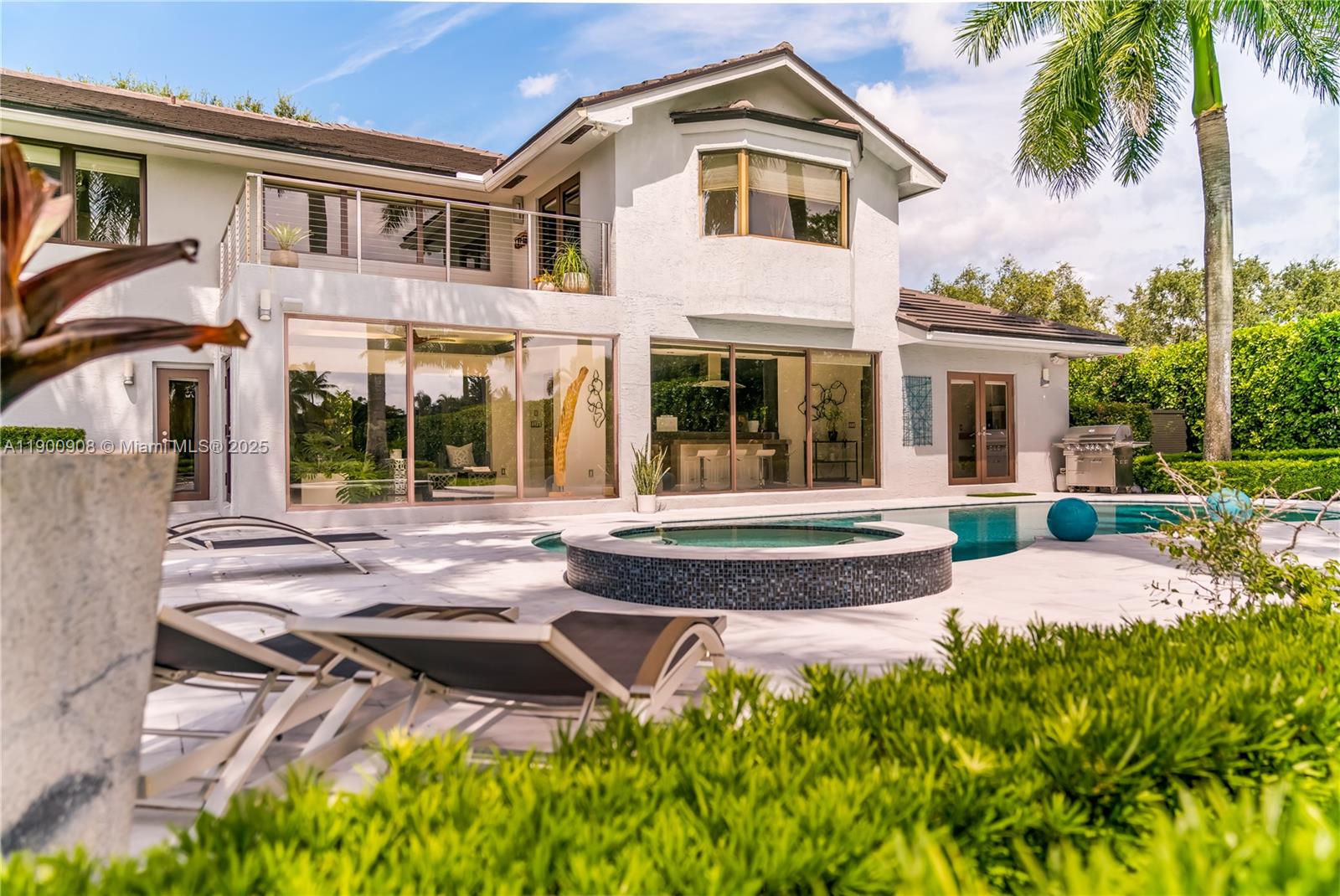 MYSTIQUE - Residential Lease