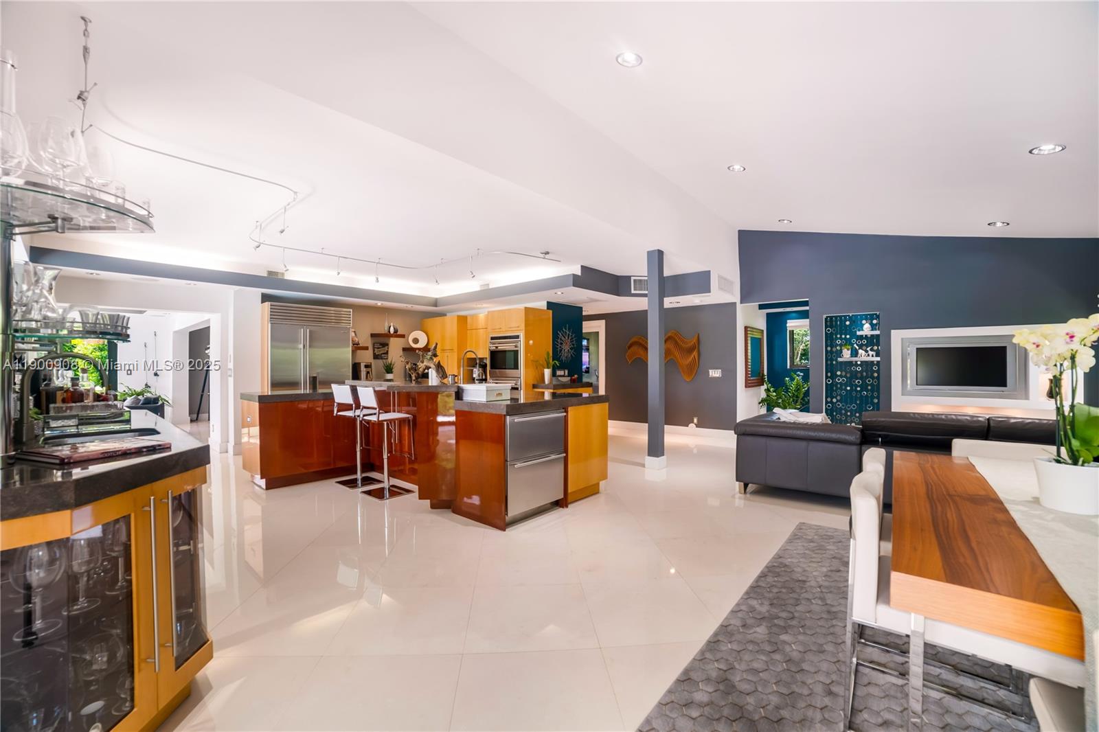 MYSTIQUE - Residential Lease