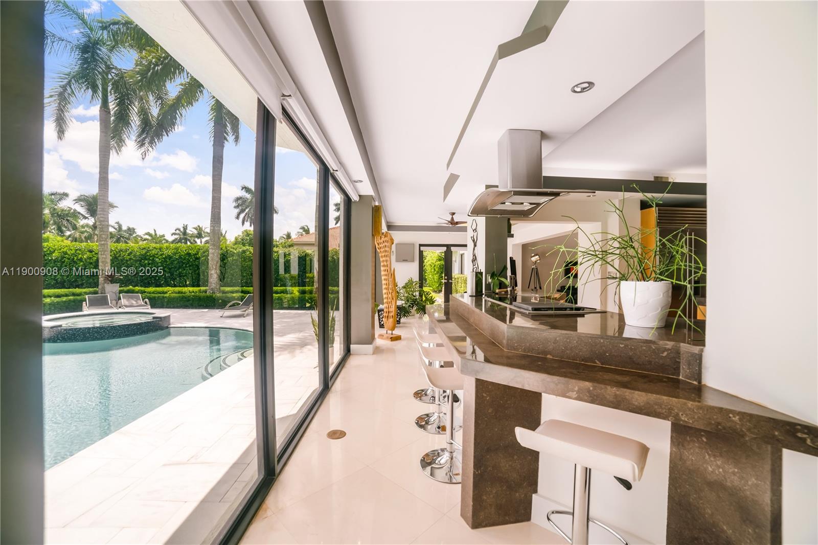 MYSTIQUE - Residential Lease