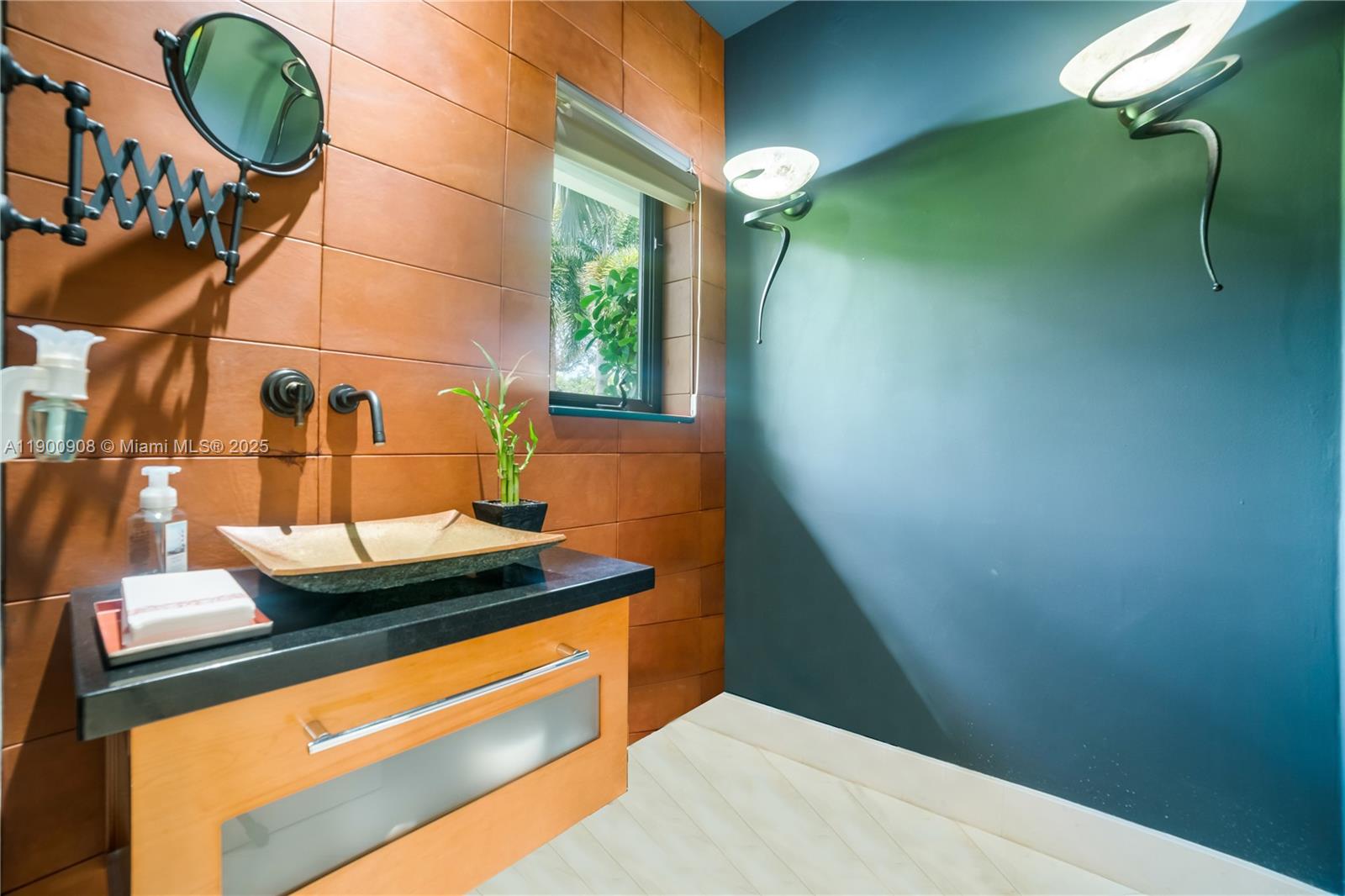 MYSTIQUE - Residential Lease