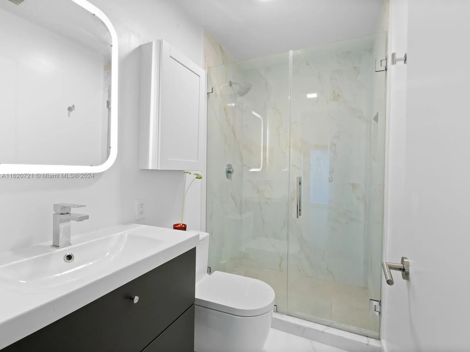 North Miami, Florida 33161, United States, 4 Bedrooms Bedrooms, ,5 BathroomsBathrooms,Residential,Pending,52823