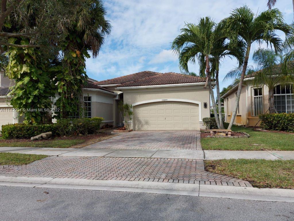 Laguna Isles, beautiful Lake view, 3 bedroom, 2 bathrooms, 2 car garage. Laguna Isles offers The community offers, guard gate, club house, kids playground, jacuzzi, fitness center, community pool, 2 tennis courts, racquetball courts, lakeside gazebo, walking trails and sidewalks throughout and 24 hours guard at the main entrance. Located near shopping center and restaurants.
