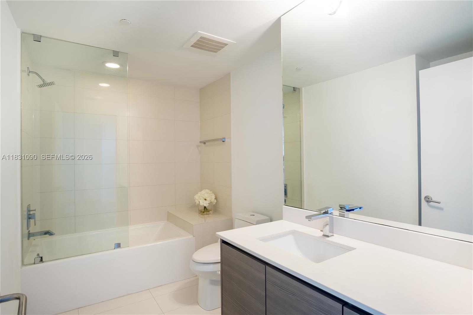 ICON BAY CONDO - Residential