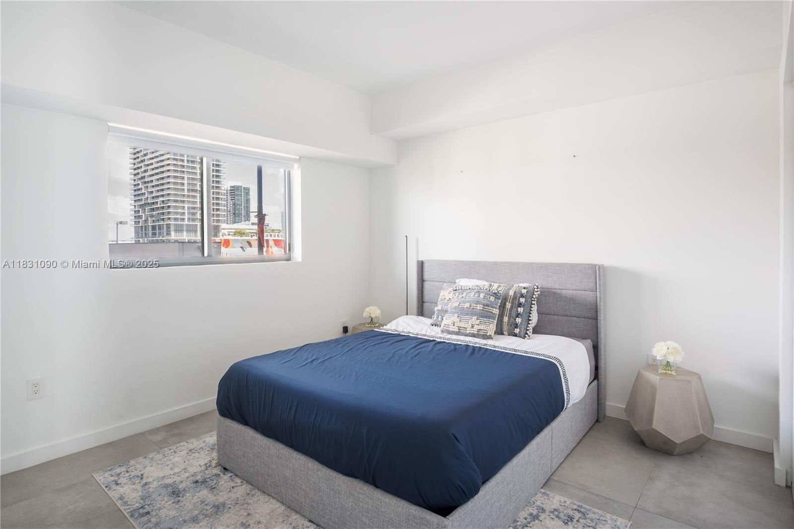 ICON BAY CONDO - Residential