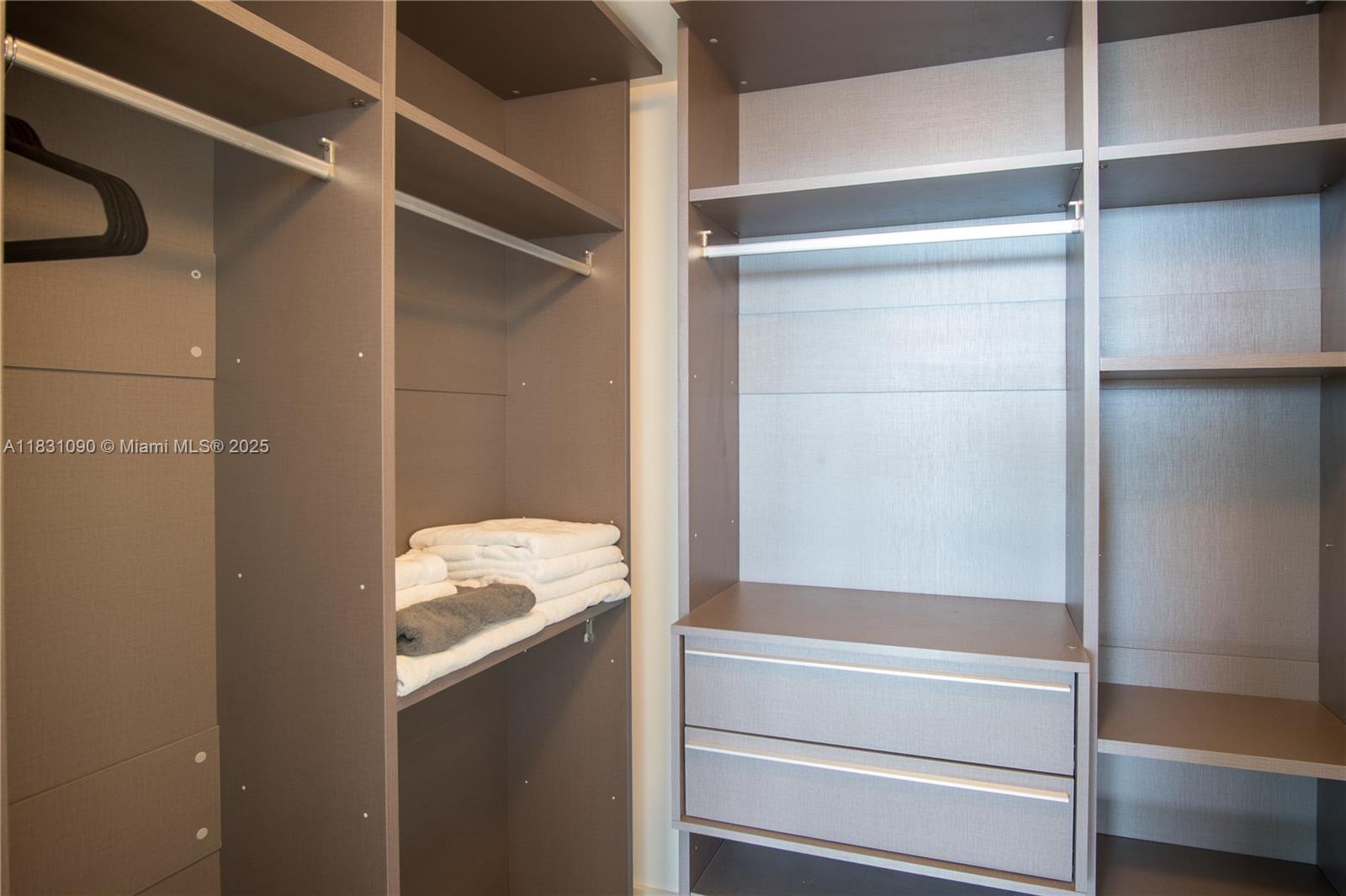 ICON BAY CONDO - Residential