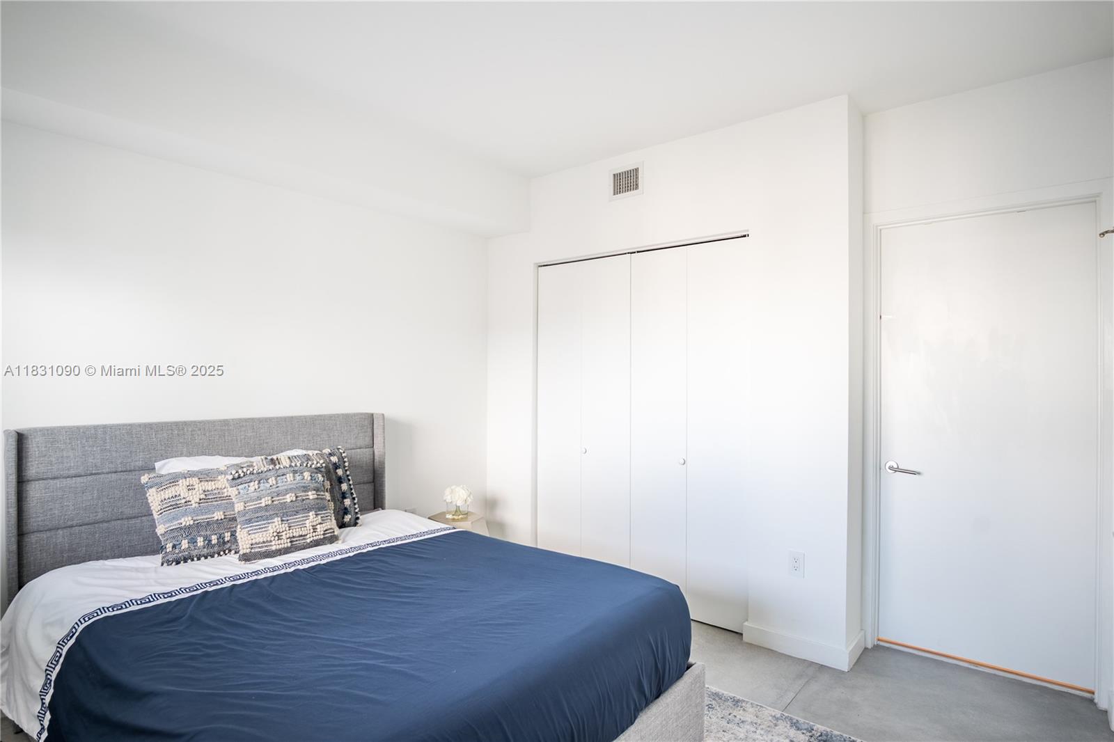 ICON BAY CONDO - Residential