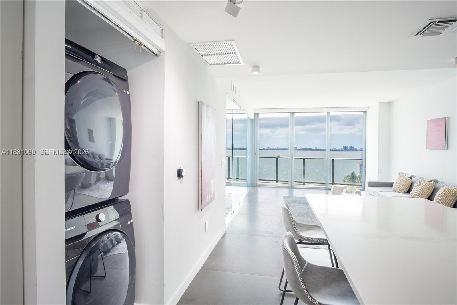 ICON BAY CONDO - Residential