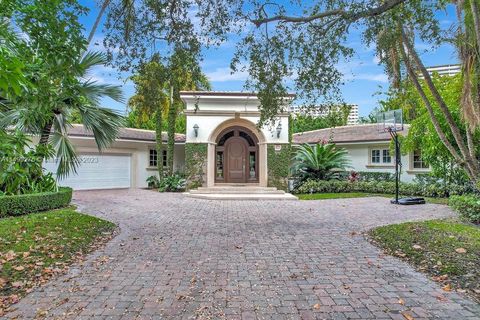 61 Camden Ct Bal Harbour FL 33154