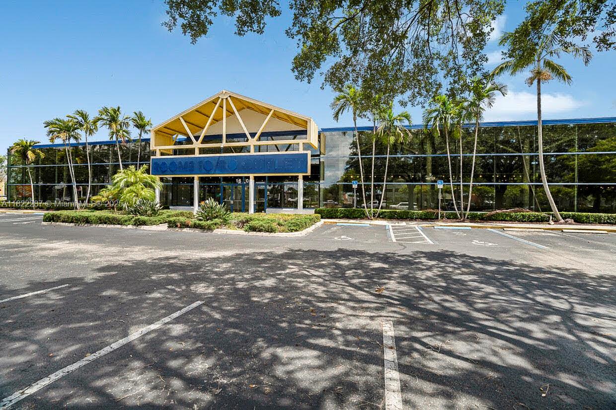 Prime Medical Office and Retail space now available, great location with a high visibility Retail space, direct frontage on OAKLAND
PARK Blvd. in the heart of Oakland Park & Fort Lauderdale with very high traffic and a central location just west of
I-95. Originally was Rooms To Go for many years. Free Standing Approx. 31,038 SQ.FT. 2 Buildings side by side
(1st Bldg. 22,932 SQ.FT. & 2nd Bldg. 8,106 SQ.FT.) each unit has its own Man & Women bathrooms, Large lot
3.22 Acres with ample parking spaces. General-Commercial B-1Retail Zoning, Possible many uses included:
Retails, stores, medical office, Gym, show rooms, Auto, Many More....Usages. A Tenant improvement allowance
available.