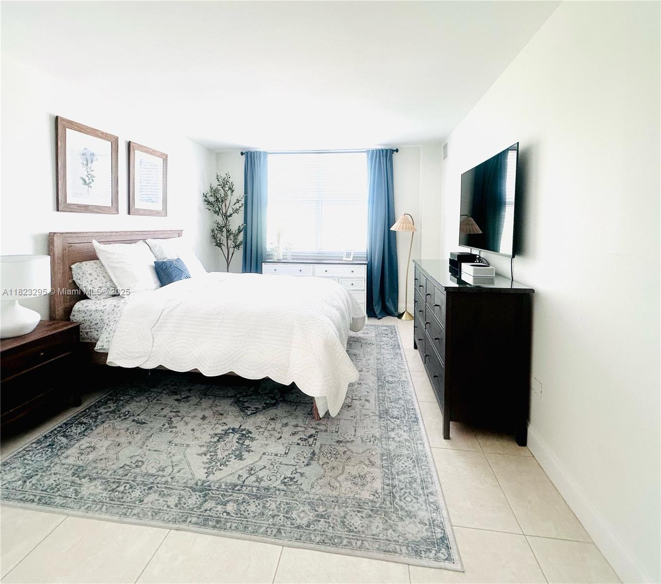 RUNAWAY BAY CONDO - Residential