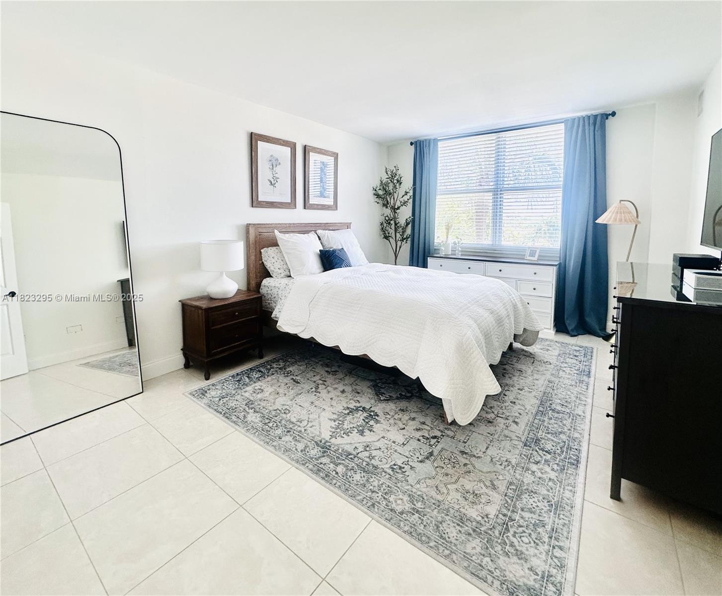 RUNAWAY BAY CONDO - Residential