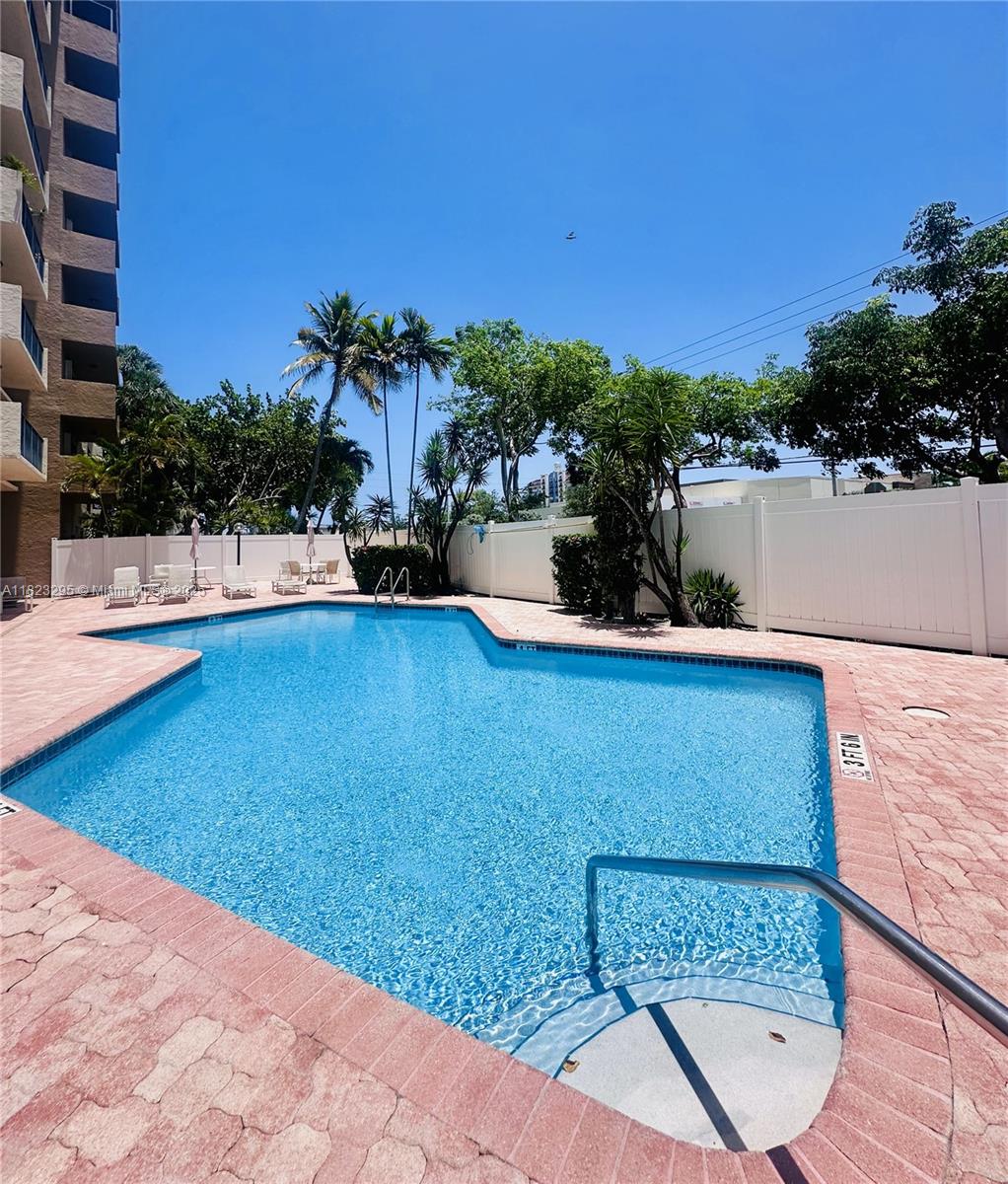 RUNAWAY BAY CONDO - Residential