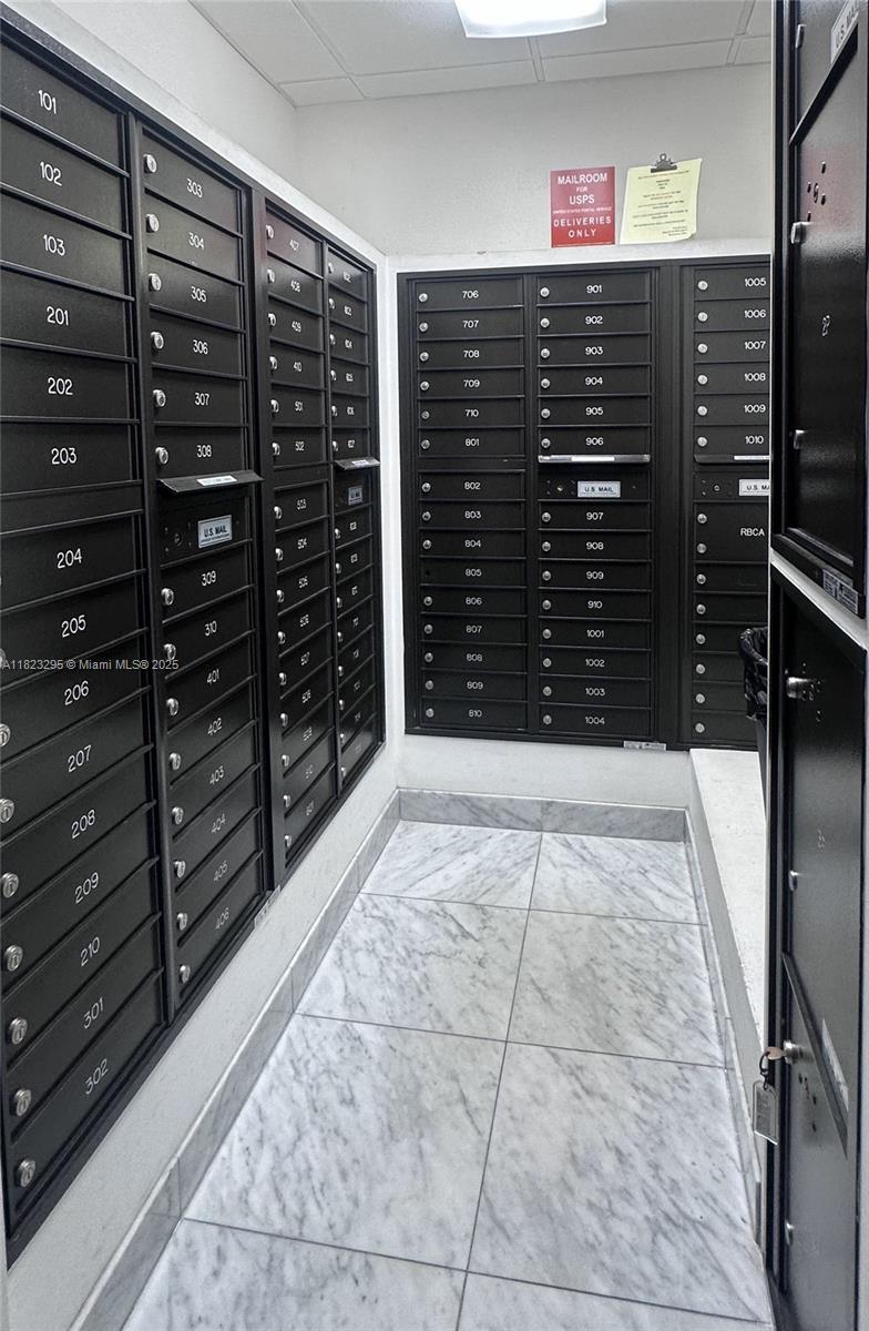 RUNAWAY BAY CONDO - Residential