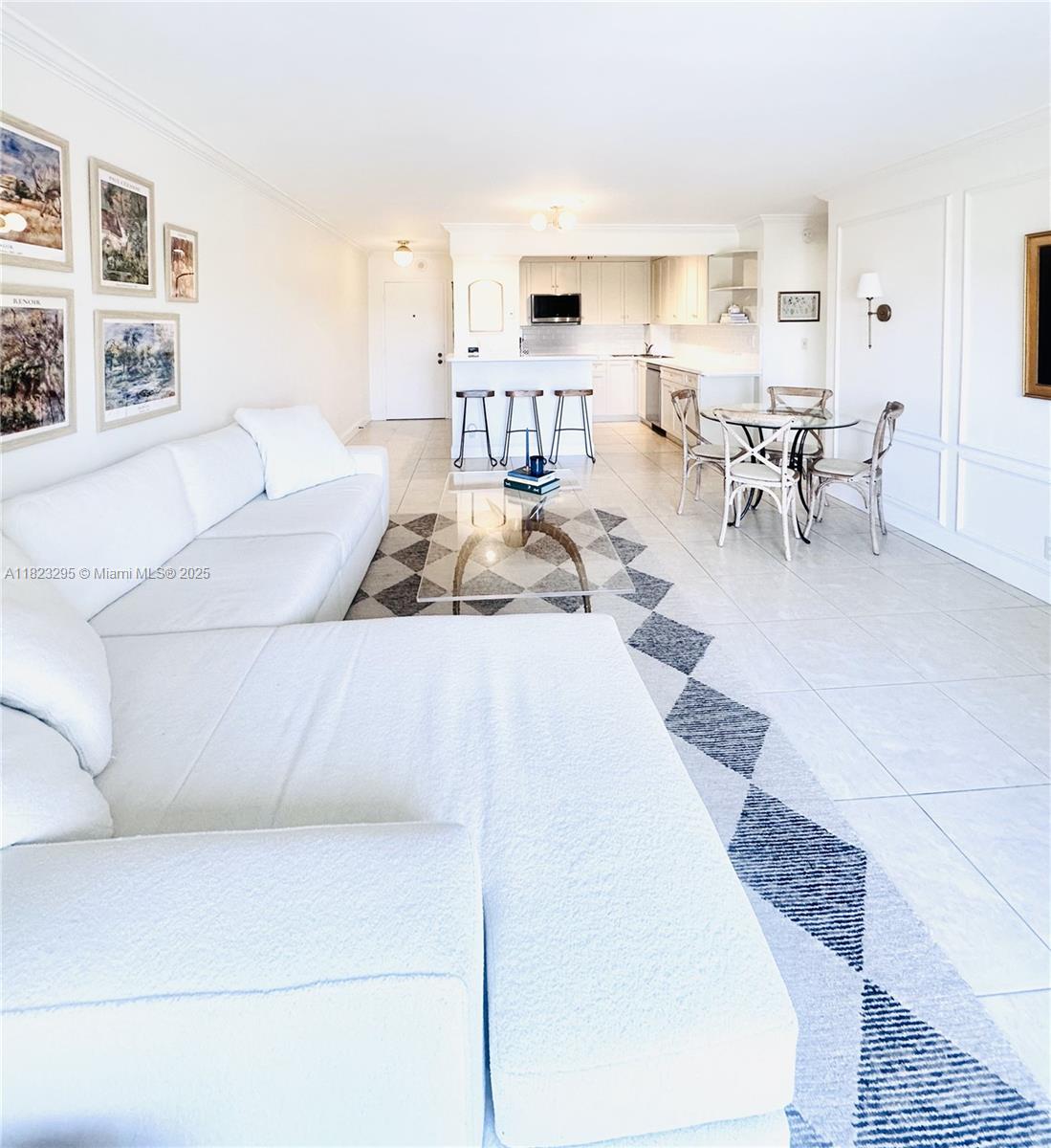 RUNAWAY BAY CONDO - Residential