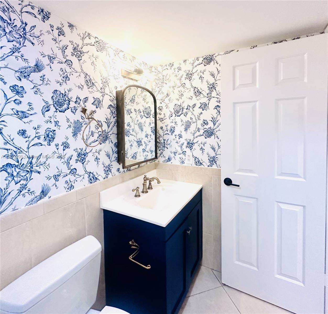 RUNAWAY BAY CONDO - Residential