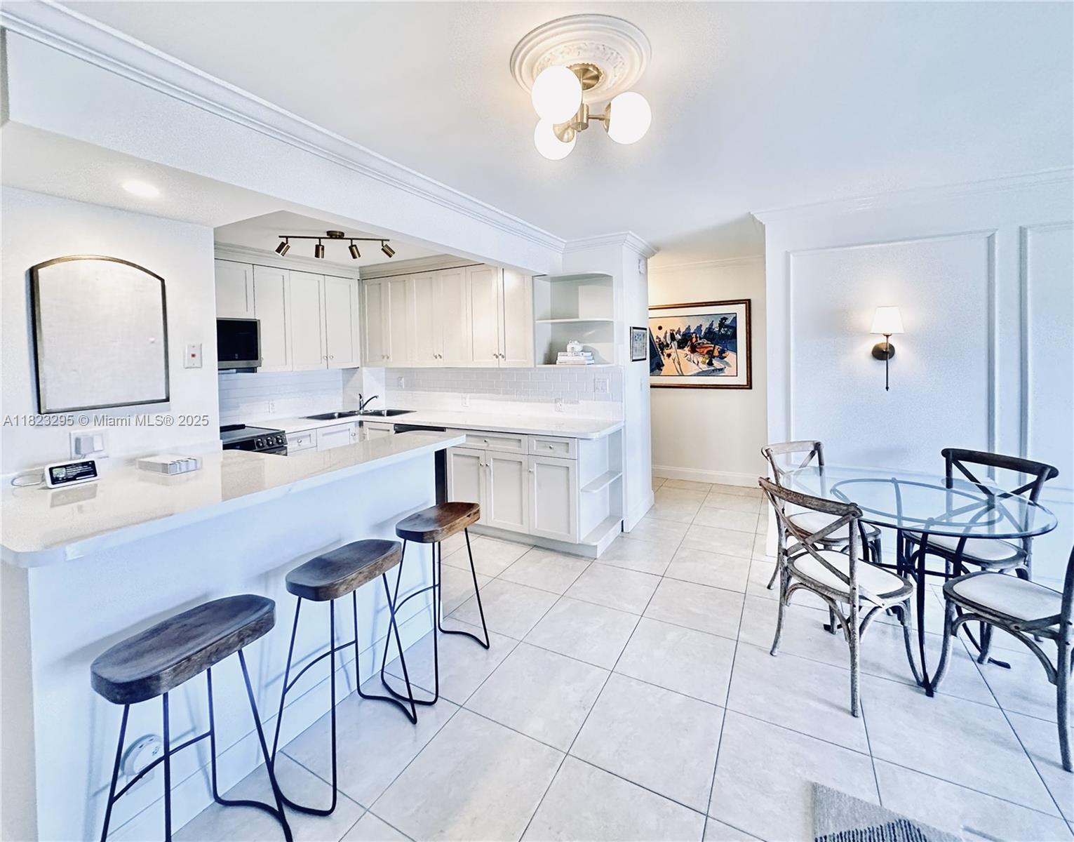 RUNAWAY BAY CONDO - Residential