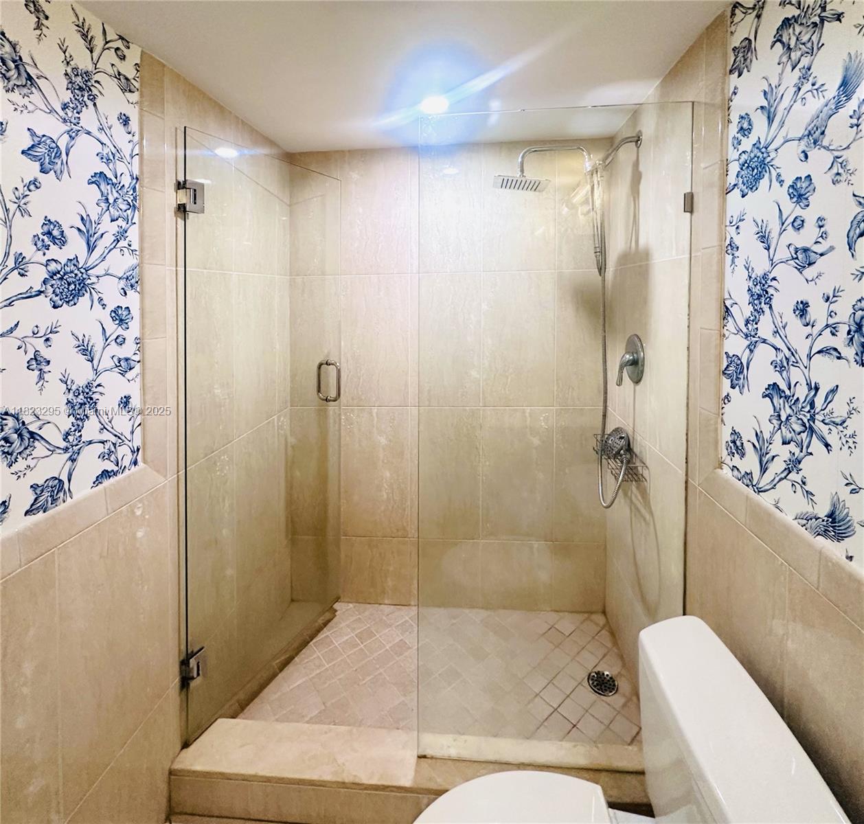 RUNAWAY BAY CONDO - Residential