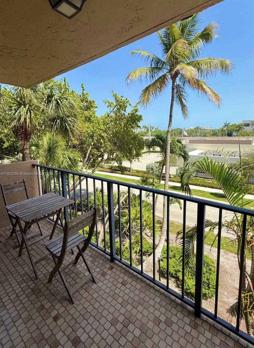 RUNAWAY BAY CONDO - Residential