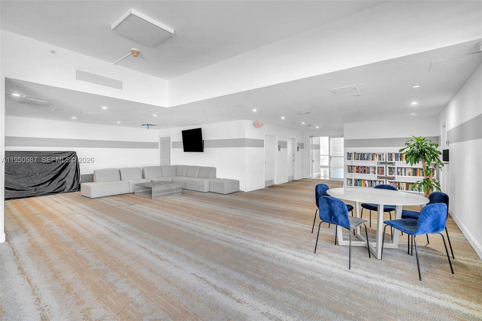 ISLAND POINTE CONDO - Residential