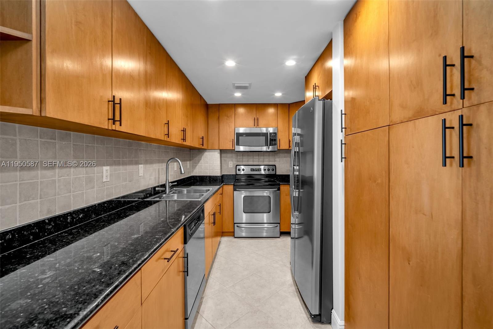 ISLAND POINTE CONDO - Residential