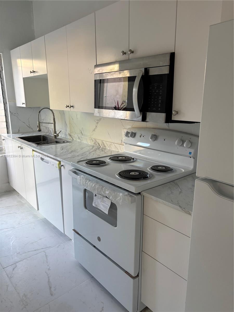 CITY OF MIAMI SOUTH - Residential Lease