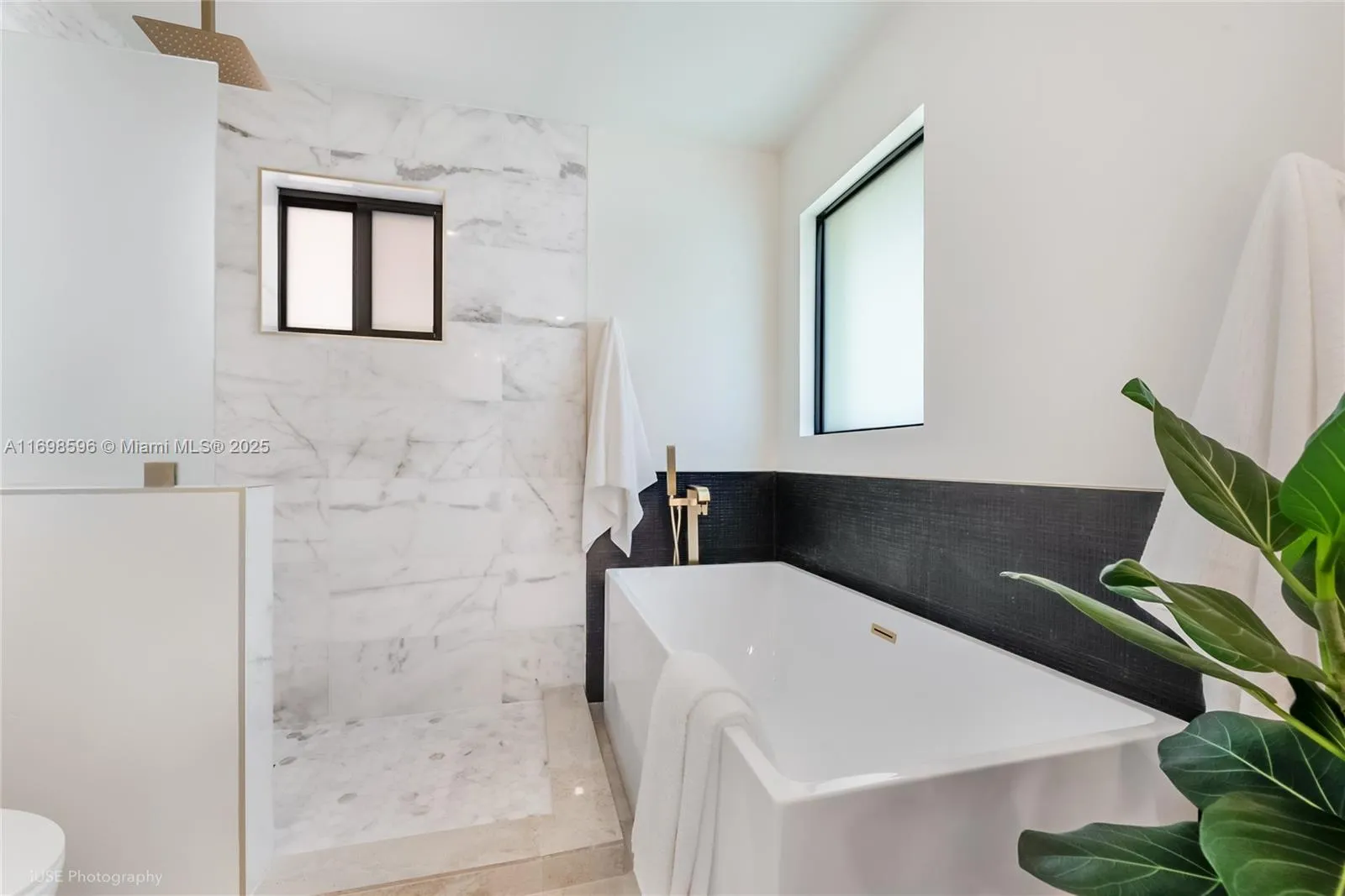 Miami, Florida 33186, United States, 3 Bedrooms Bedrooms, ,3 BathroomsBathrooms,Residential,Pending,31012