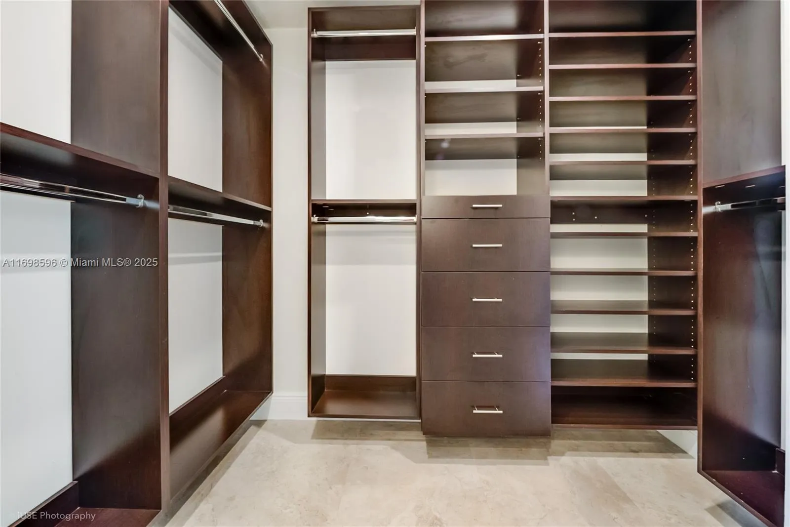 Miami, Florida 33186, United States, 3 Bedrooms Bedrooms, ,3 BathroomsBathrooms,Residential,Pending,31012