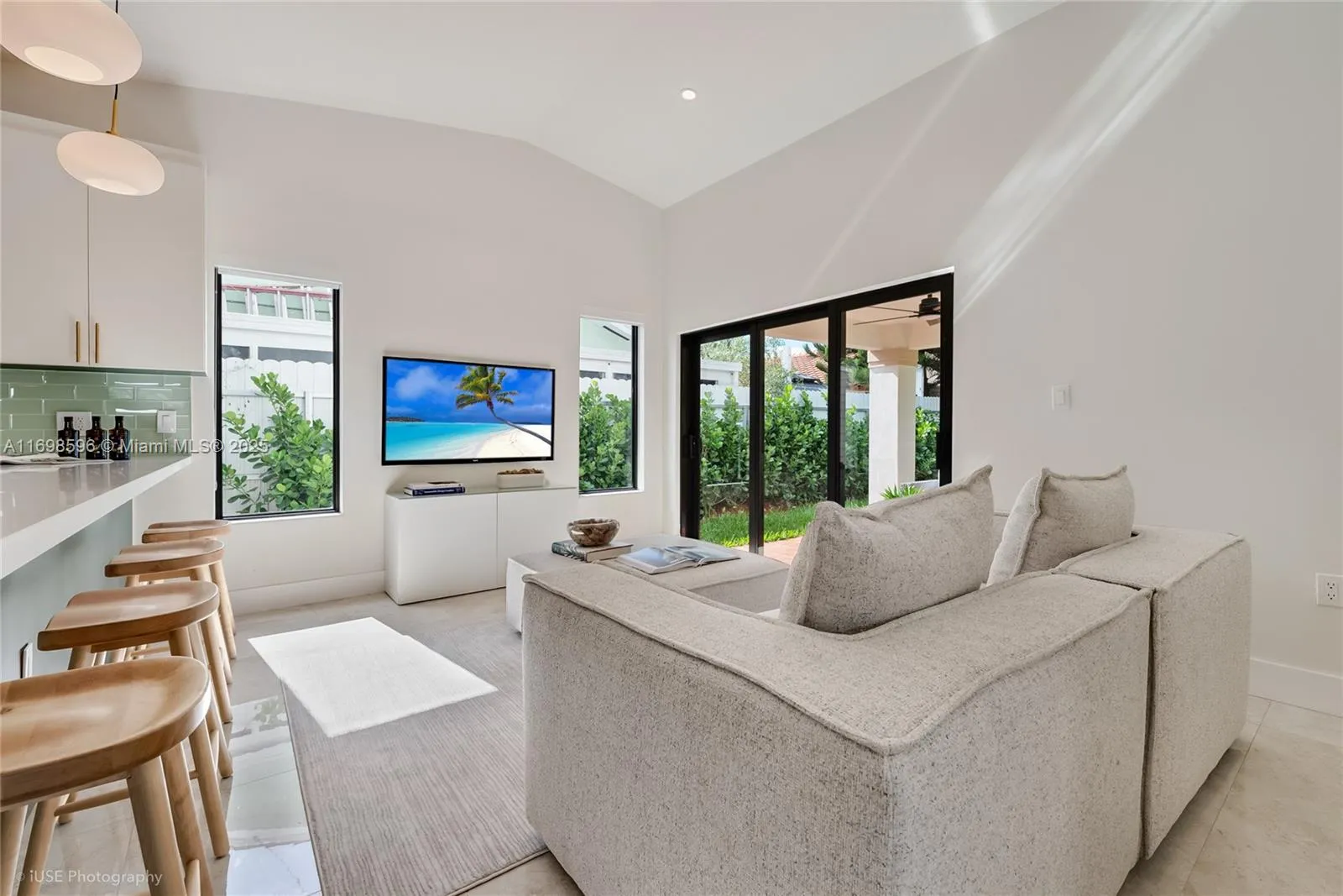 Miami, Florida 33186, United States, 3 Bedrooms Bedrooms, ,3 BathroomsBathrooms,Residential,Pending,31012