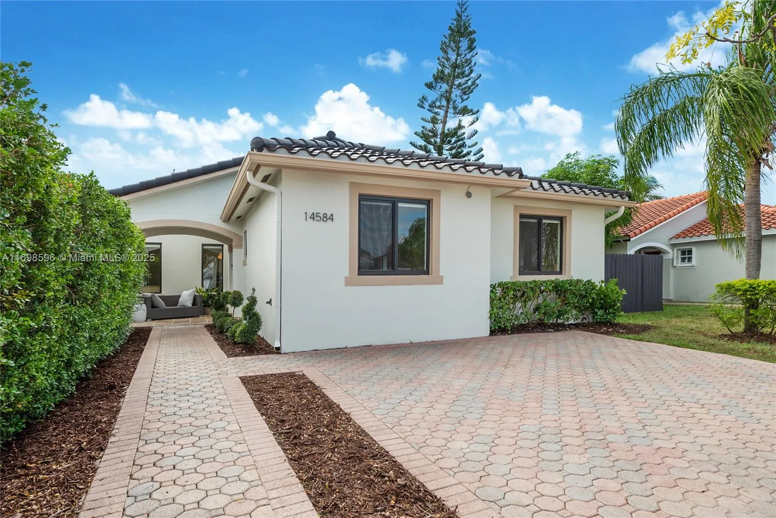 Miami, Florida 33186, United States, 3 Bedrooms Bedrooms, ,3 BathroomsBathrooms,Residential,Pending,31012