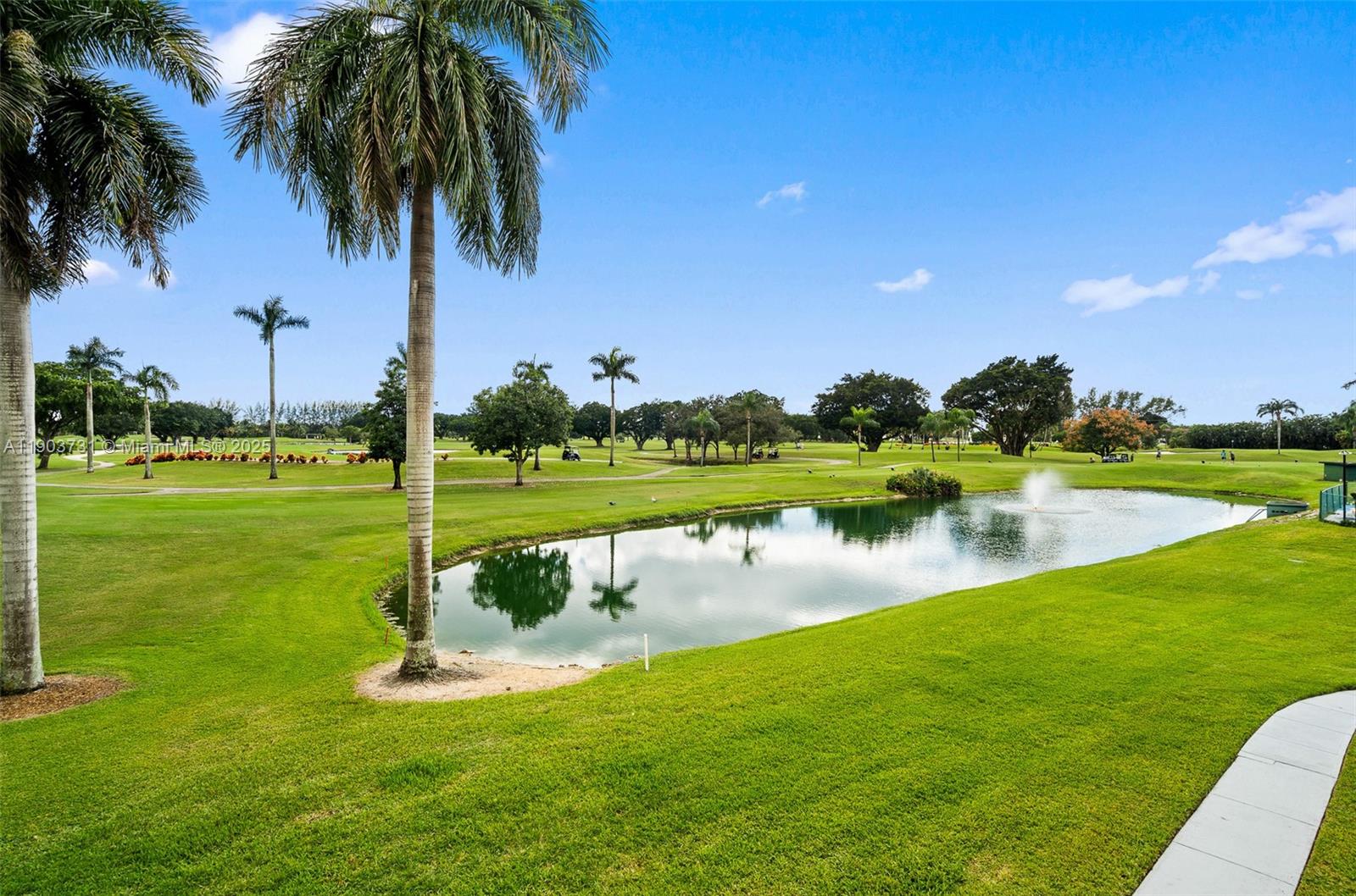 HOLLYBROOK GOLF AND - Residential