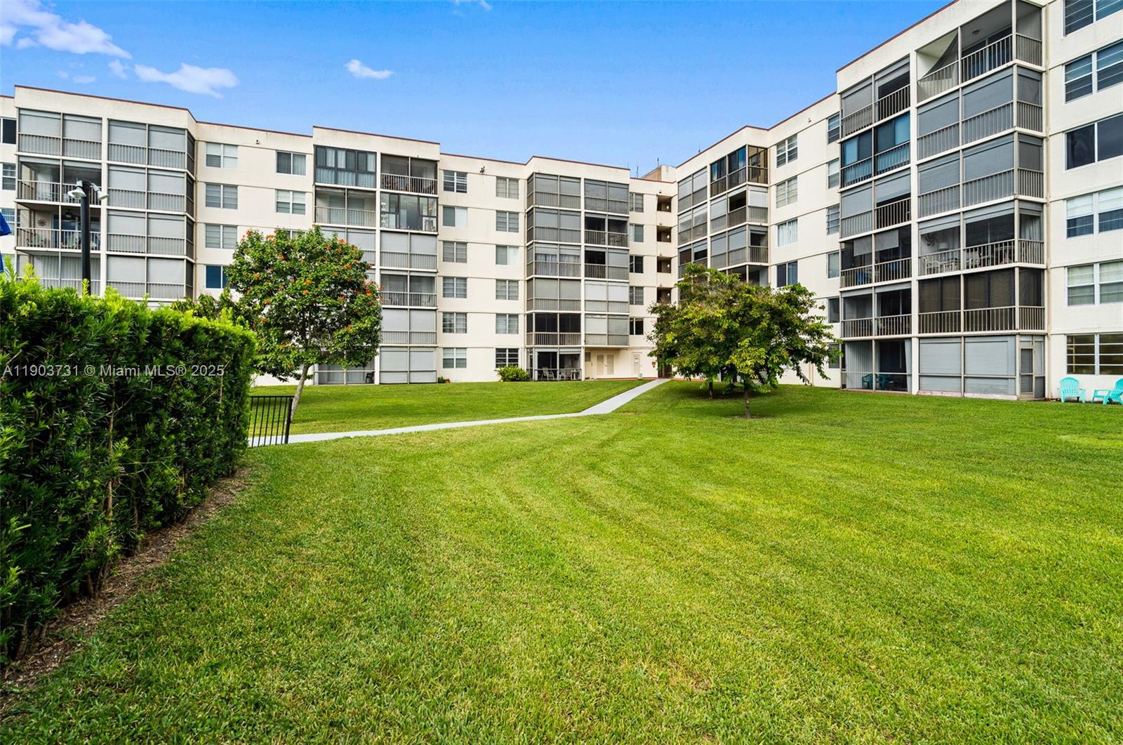 HOLLYBROOK GOLF AND - Residential