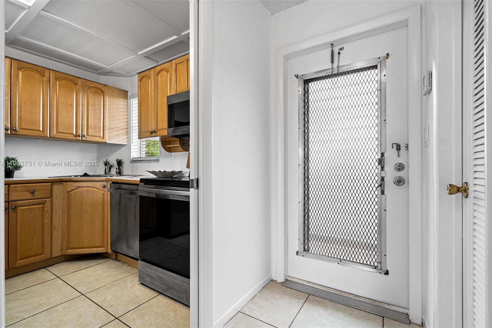 HOLLYBROOK GOLF AND - Residential